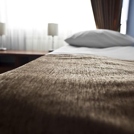 Hotel Korona Лукув Экстерьер фото