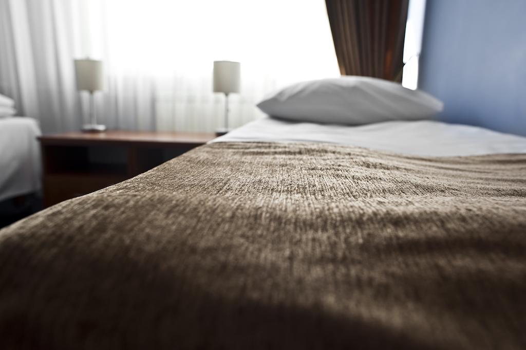 Hotel Korona Лукув Экстерьер фото