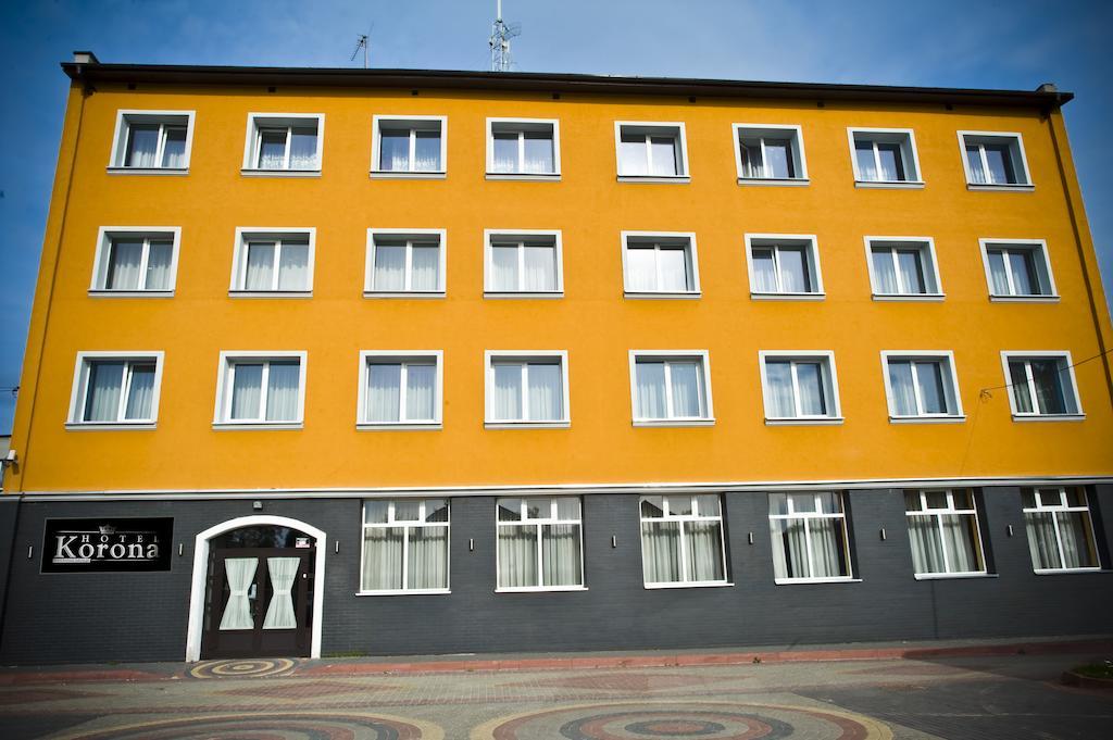 Hotel Korona Лукув Экстерьер фото