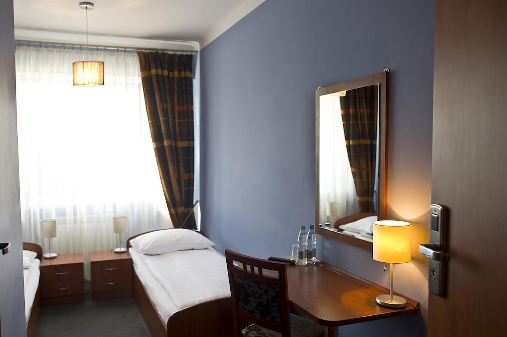 Hotel Korona Лукув Экстерьер фото